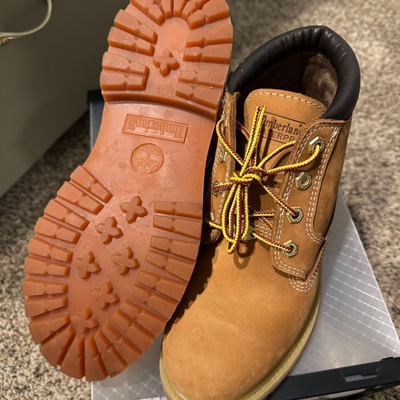 Timberland Tan Leather Boots with Yellow Laces - Picture 3 of 6